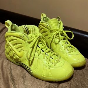 Nike Foamposite (little posite pro) size 5.5 in good condition! Accepting offers